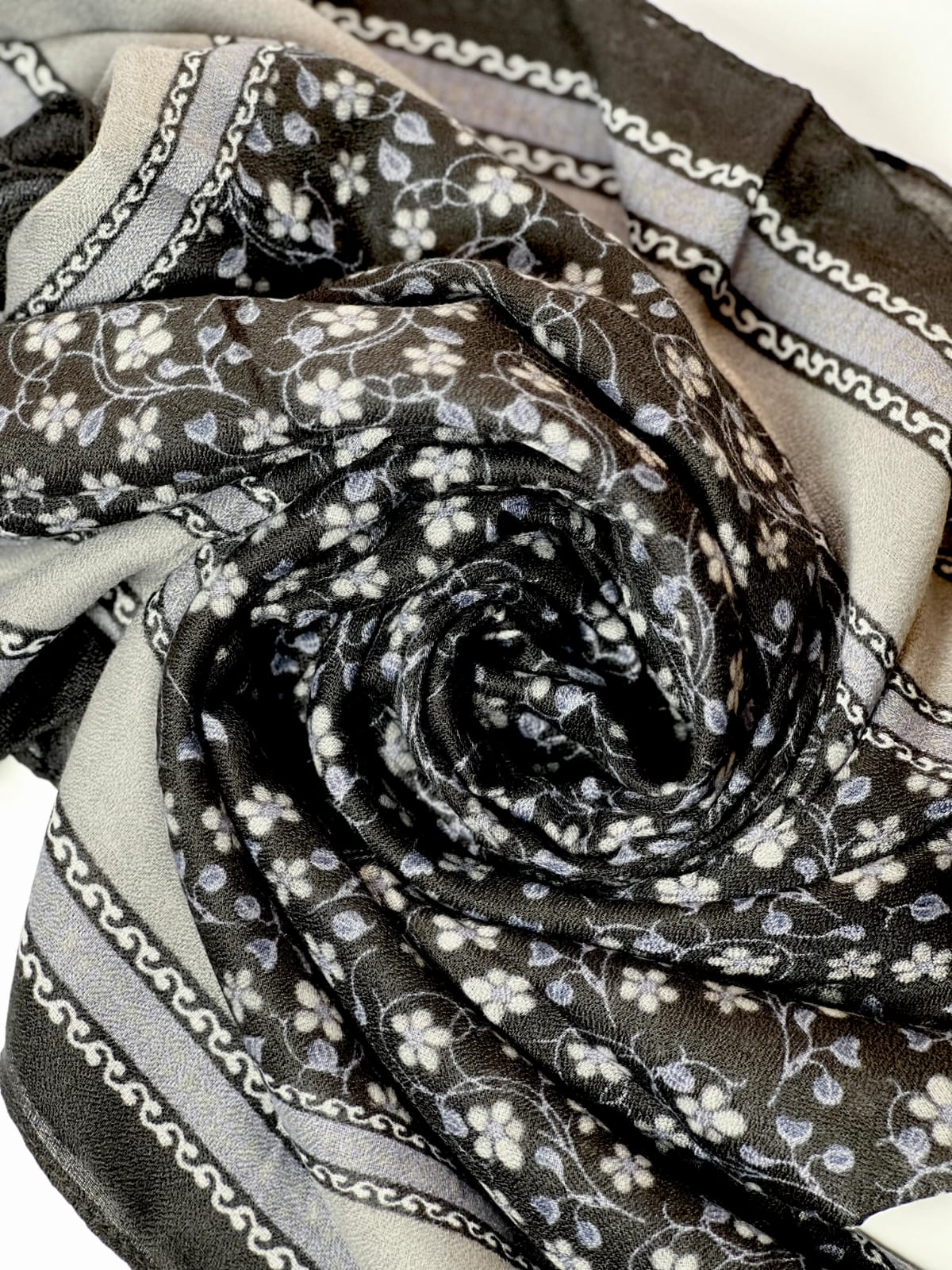 Twilight Garden – Monochrome Edition