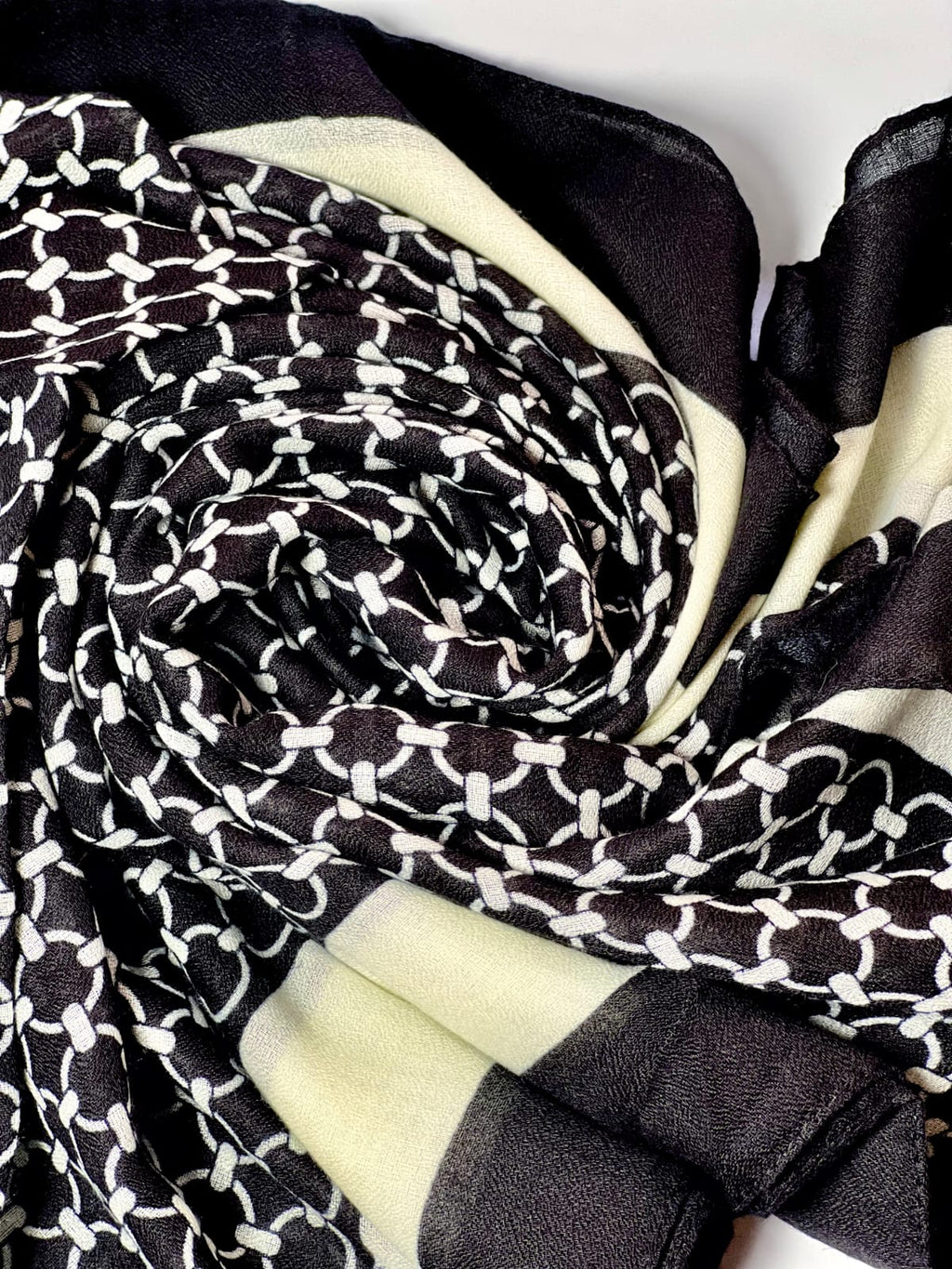 Urban Net – Monochrome Edition